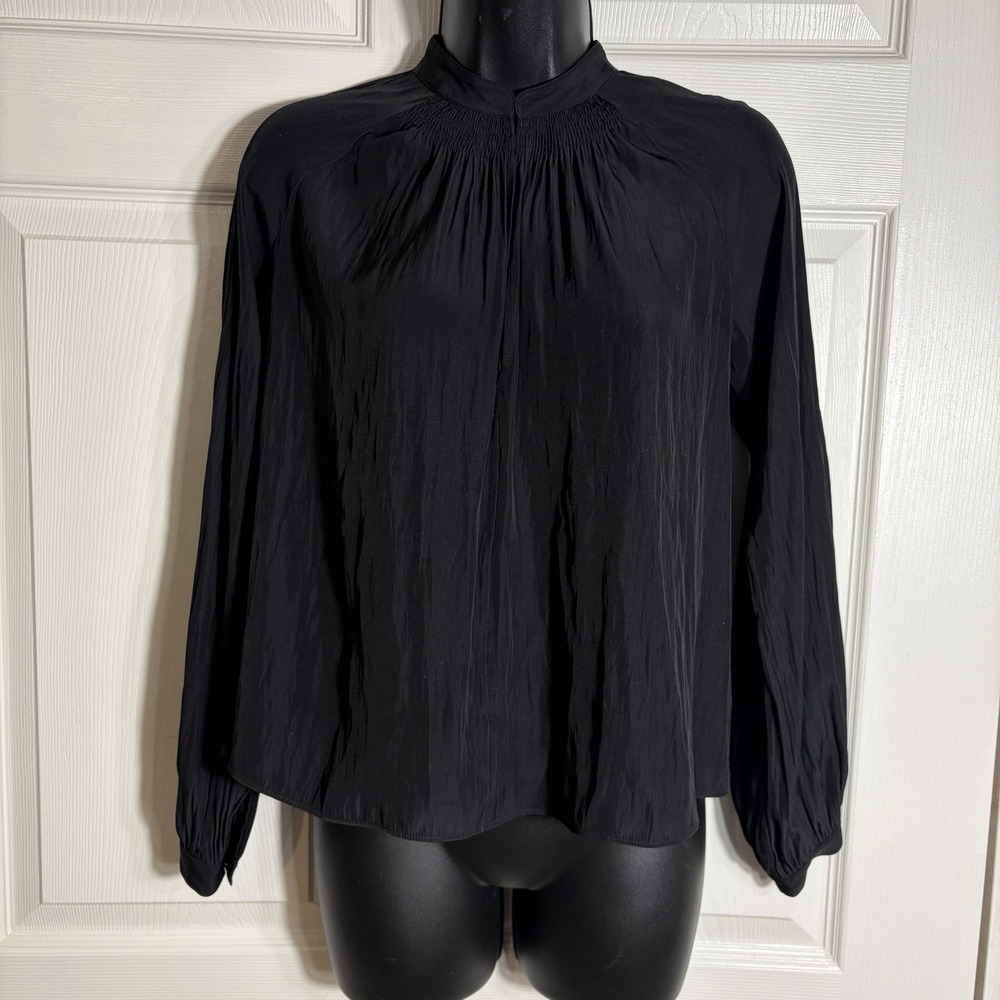 Aritzia Wilfred Idylle Blouse Women XXS Black Long Sleeve Smocked Neck Keyhole